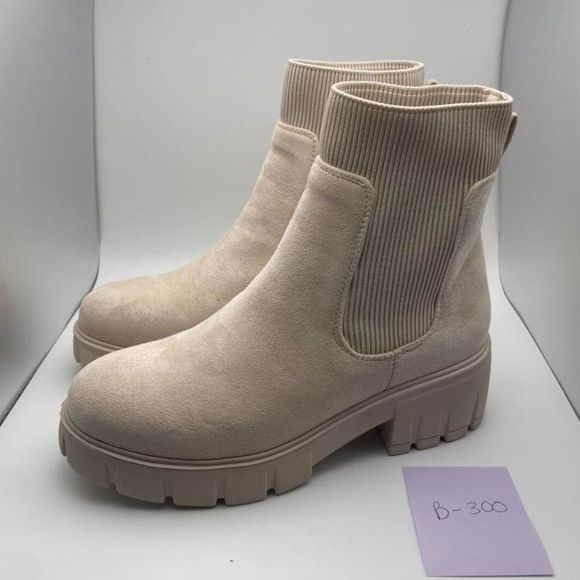 CUSHIONAIRE Women's STRETCH slip on Chelsea boot CREAM 9 - Picture 2 of 6